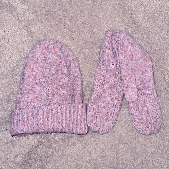 Old Navy Beanie and Gloves! - Picture 2 of 8